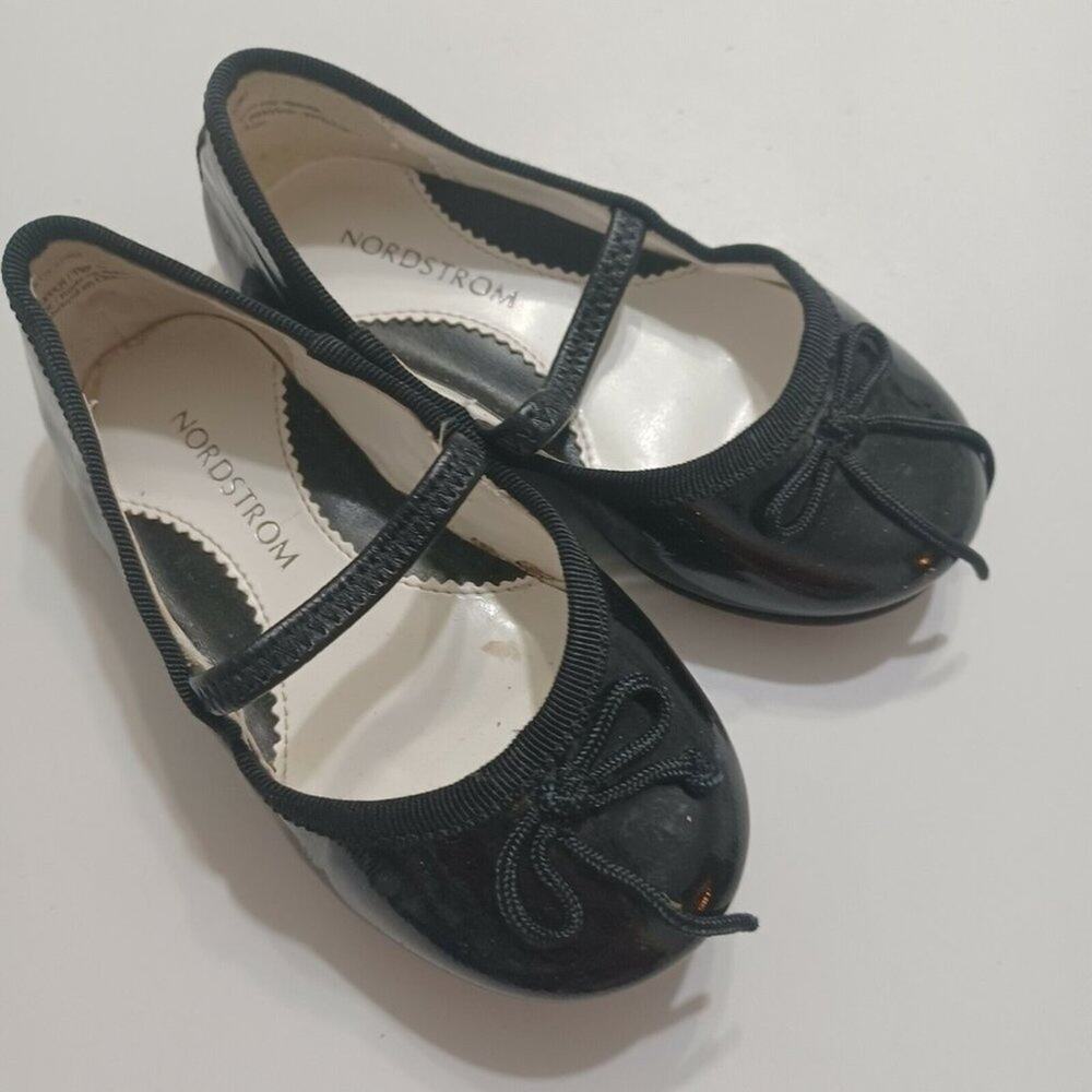 Nordstrom Baby Girls‎ Dress ShoesShiny Black Leather T-Strap Slip On 5.5 M T
